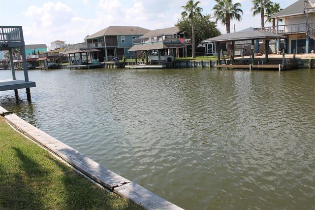 88 Tarpon Street, Bayou Vista, TX 77563