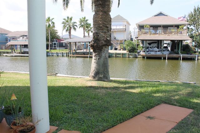 88 Tarpon Street, Bayou Vista, TX 77563