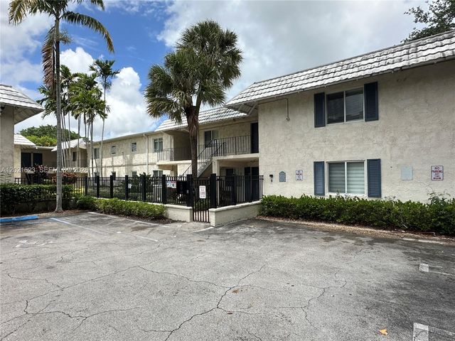 8617 SW 68th Ct 26, Pinecrest, FL 33156