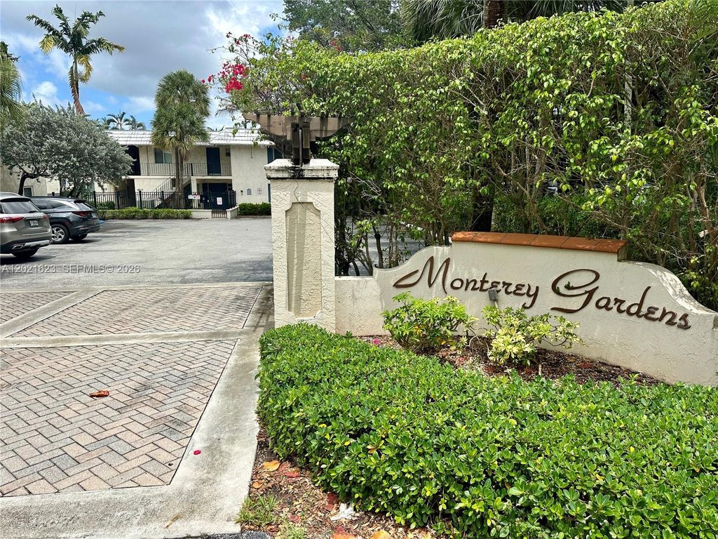 8617 SW 68th Ct 26, Pinecrest, FL 33156