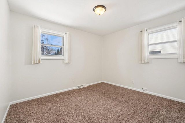 909 8th AVENUE, Grafton, WI 53024