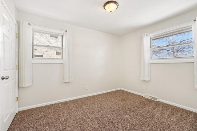 909 8th AVENUE, Grafton, WI 53024