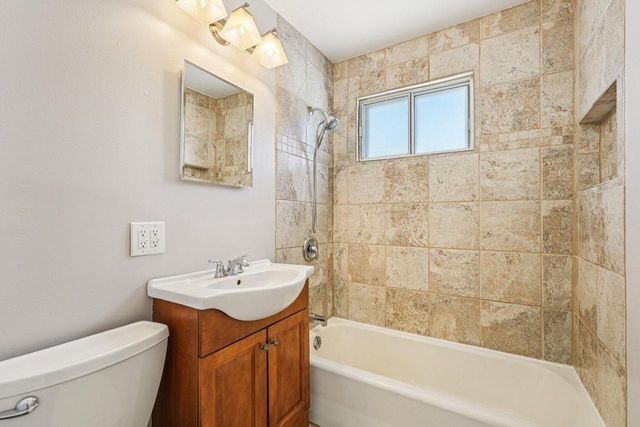 909 8th AVENUE, Grafton, WI 53024