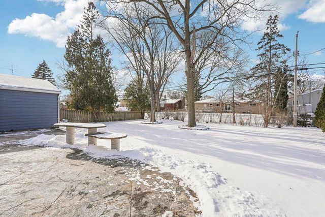 909 8th AVENUE, Grafton, WI 53024