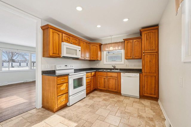 909 8th AVENUE, Grafton, WI 53024