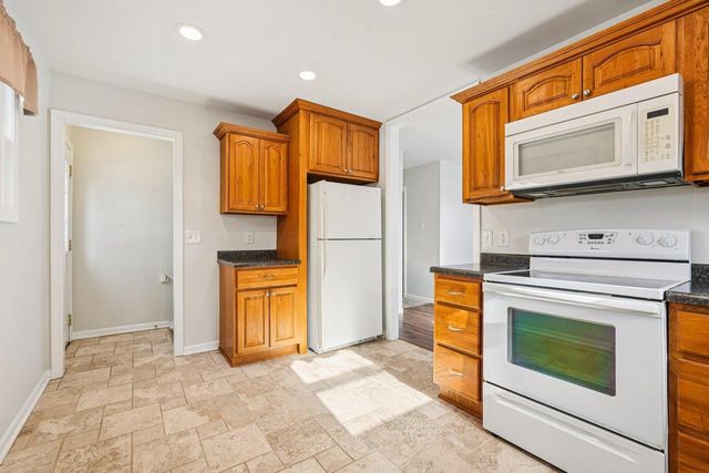 909 8th AVENUE, Grafton, WI 53024