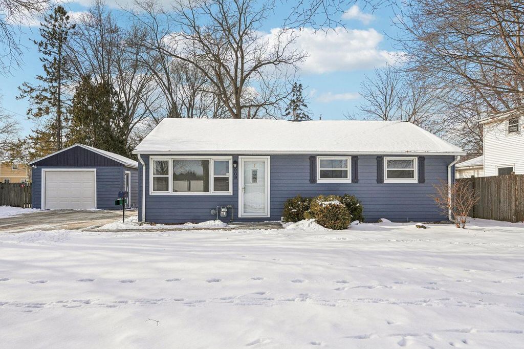 909 8th AVENUE, Grafton, WI 53024