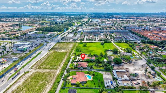 9810 NW 137th St, Hialeah Gardens, FL 33018
