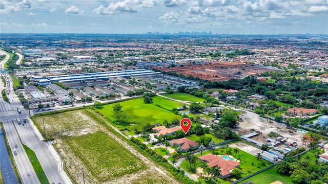 9810 NW 137th St, Hialeah Gardens, FL 33018