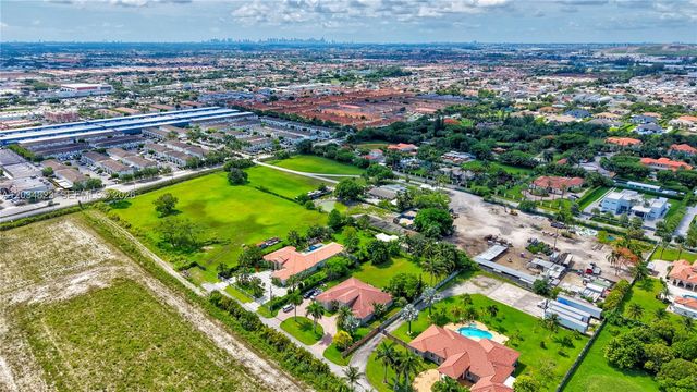 9810 NW 137th St, Hialeah Gardens, FL 33018