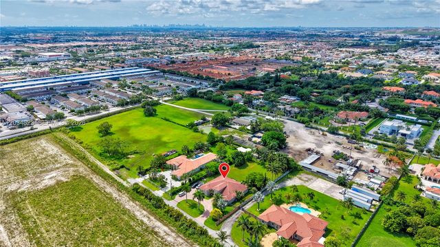 9810 NW 137th St, Hialeah Gardens, FL 33018