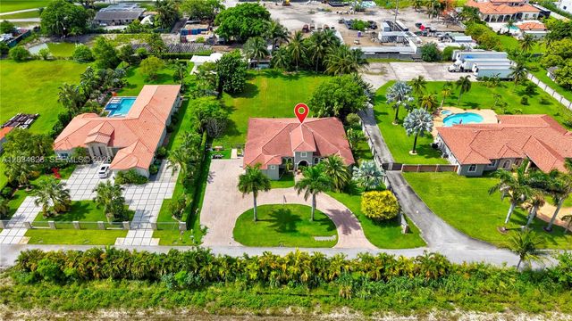 9810 NW 137th St, Hialeah Gardens, FL 33018