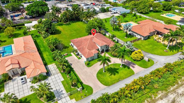 9810 NW 137th St, Hialeah Gardens, FL 33018