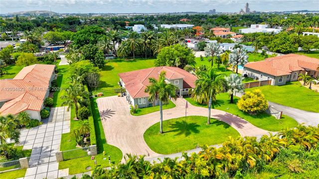 9810 NW 137th St, Hialeah Gardens, FL 33018