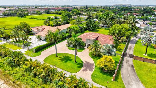 9810 NW 137th St, Hialeah Gardens, FL 33018