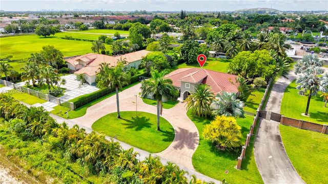 9810 NW 137th St, Hialeah Gardens, FL 33018
