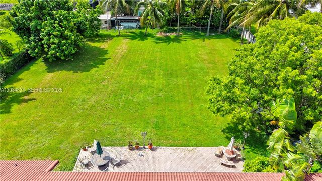 9810 NW 137th St, Hialeah Gardens, FL 33018