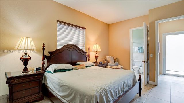 9810 NW 137th St, Hialeah Gardens, FL 33018