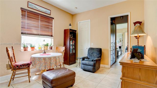 9810 NW 137th St, Hialeah Gardens, FL 33018