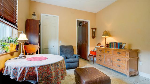 9810 NW 137th St, Hialeah Gardens, FL 33018