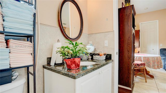 9810 NW 137th St, Hialeah Gardens, FL 33018
