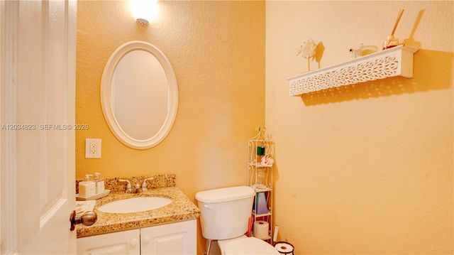 9810 NW 137th St, Hialeah Gardens, FL 33018