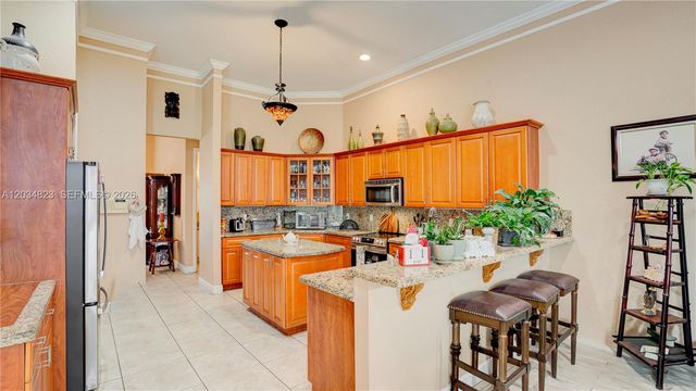 9810 NW 137th St, Hialeah Gardens, FL 33018