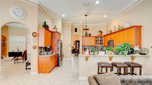 9810 NW 137th St, Hialeah Gardens, FL 33018