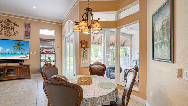 9810 NW 137th St, Hialeah Gardens, FL 33018
