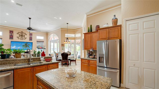 9810 NW 137th St, Hialeah Gardens, FL 33018