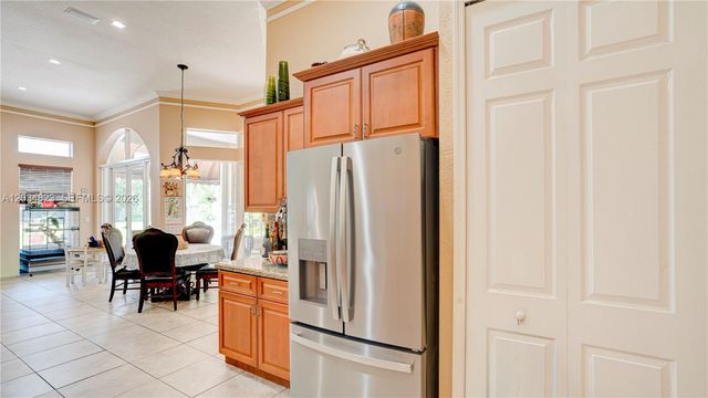 9810 NW 137th St, Hialeah Gardens, FL 33018