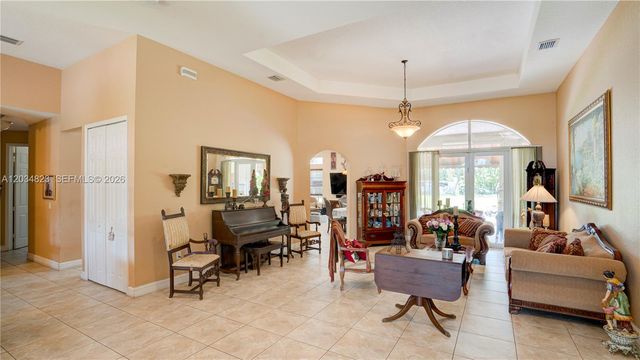 9810 NW 137th St, Hialeah Gardens, FL 33018