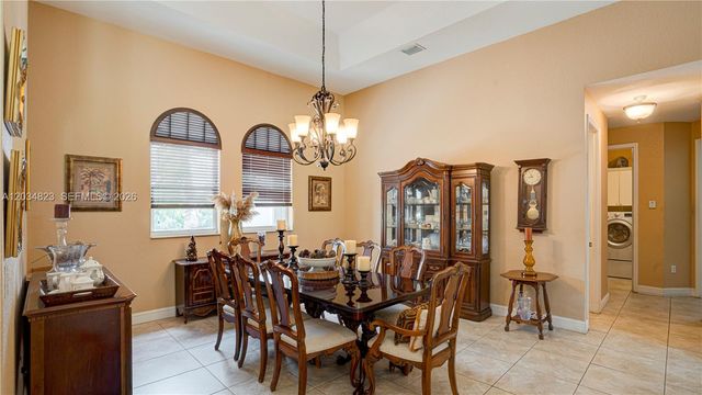 9810 NW 137th St, Hialeah Gardens, FL 33018