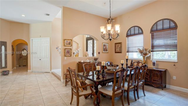 9810 NW 137th St, Hialeah Gardens, FL 33018