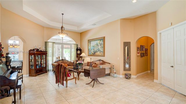 9810 NW 137th St, Hialeah Gardens, FL 33018