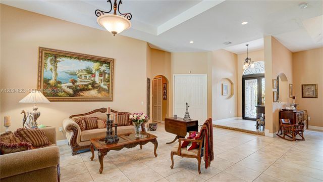 9810 NW 137th St, Hialeah Gardens, FL 33018
