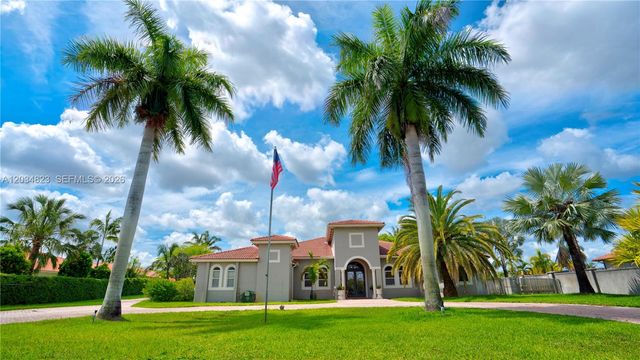 9810 NW 137th St, Hialeah Gardens, FL 33018