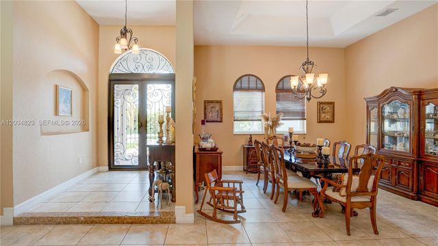 9810 NW 137th St, Hialeah Gardens, FL 33018
