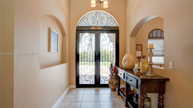 9810 NW 137th St, Hialeah Gardens, FL 33018