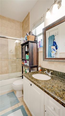 9810 NW 137th St, Hialeah Gardens, FL 33018