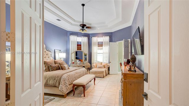 9810 NW 137th St, Hialeah Gardens, FL 33018