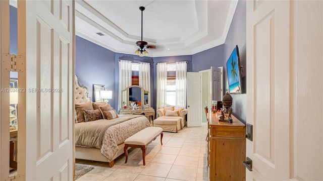 9810 NW 137th St, Hialeah Gardens, FL 33018