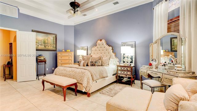 9810 NW 137th St, Hialeah Gardens, FL 33018