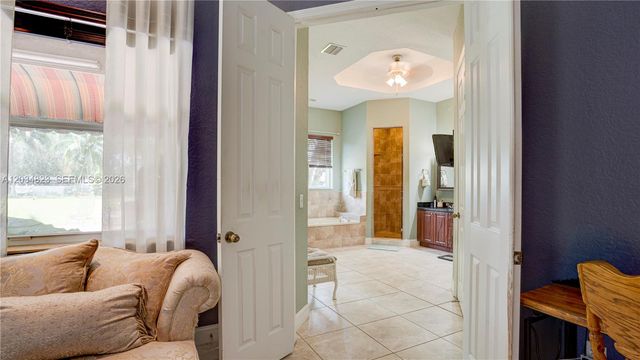 9810 NW 137th St, Hialeah Gardens, FL 33018