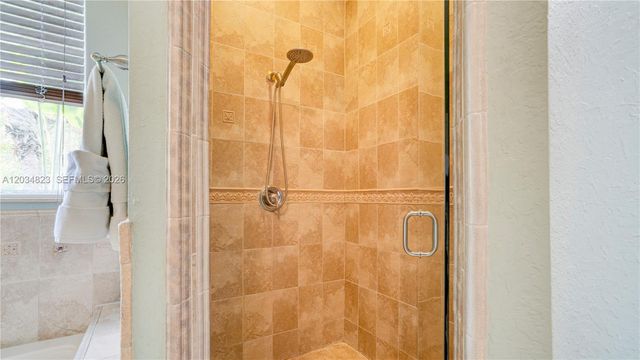 9810 NW 137th St, Hialeah Gardens, FL 33018