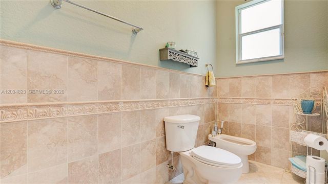 9810 NW 137th St, Hialeah Gardens, FL 33018