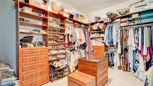 9810 NW 137th St, Hialeah Gardens, FL 33018
