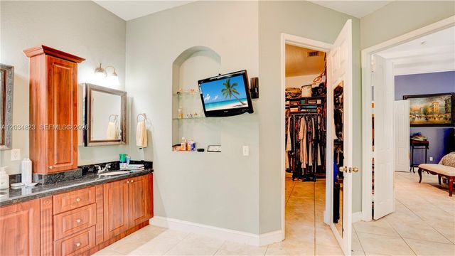 9810 NW 137th St, Hialeah Gardens, FL 33018