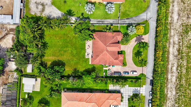9810 NW 137th St, Hialeah Gardens, FL 33018