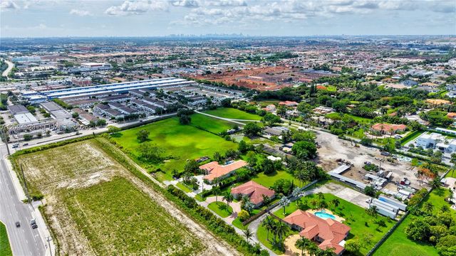 9810 NW 137th St, Hialeah Gardens, FL 33018